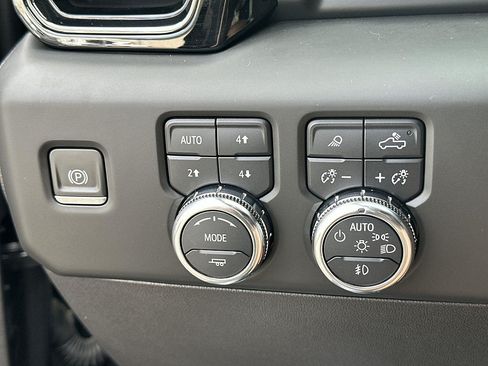 Used 2024 GMC Sierra 1500 AT4X AWD/4WD image 17
