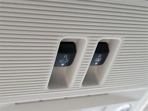 New 2025 Nissan Kicks SR w/ SR Premium Package image 16