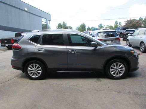 Used 2018 Nissan Rogue SV FWD image 4