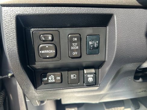 Used 2020 Toyota Tundra SR5 w/ SR5 Upgrade Package AWD/4WD image 15
