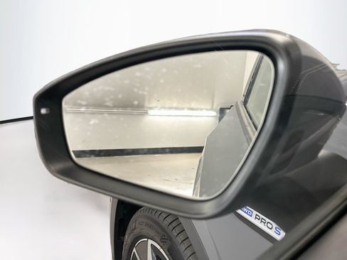 Used 2023 Volkswagen ID.4 Pro S AWD/4WD image 16