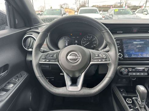 Used 2023 Nissan Kicks SR w/ SR Premium Package image 11