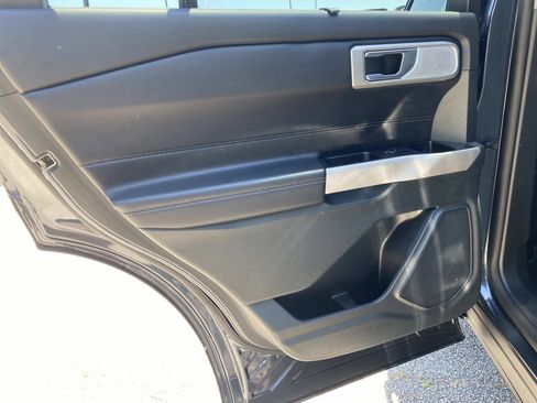 Used 2023 Ford Explorer Limited w/ Limited Technology Package RWD image 18