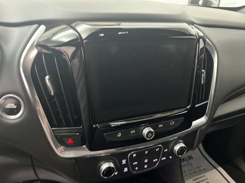 Used 2023 Chevrolet Traverse LT FWD image 19