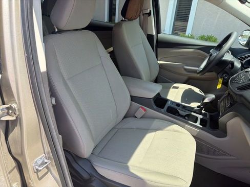Used 2018 Ford Escape SE FWD image 12