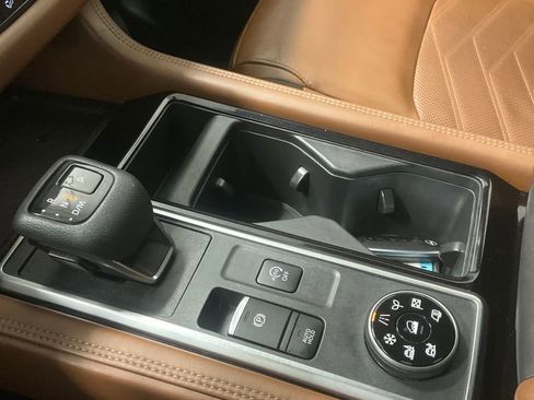 Used 2023 Nissan Pathfinder Platinum image 23