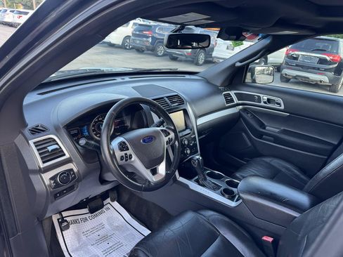 Used 2014 Ford Explorer XLT w/ Equipment Group 202A FWD image 19