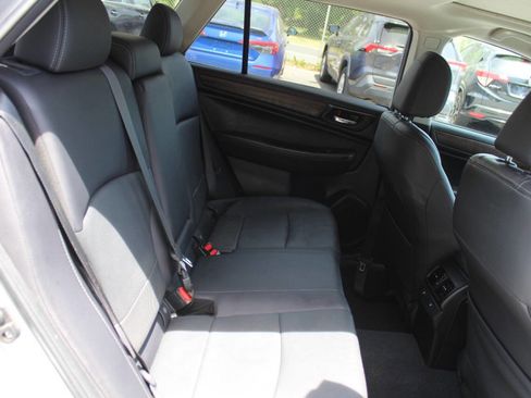Used 2017 Subaru Outback 2.5i Limited AWD/4WD image 21