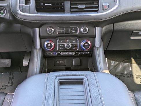 Used 2023 GMC Yukon SLT image 21