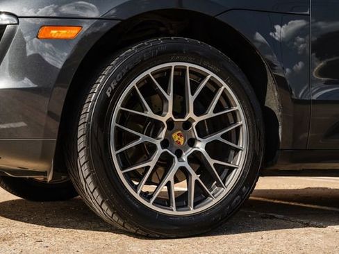 Used 2018 Porsche Macan image 34