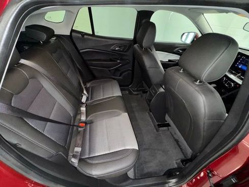 Used 2025 Chevrolet Trax LT w/ LT Convenience Package image 13