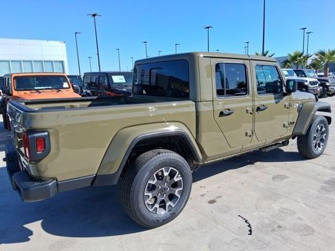 New 2026 Jeep Gladiator Sport image 7