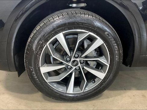 Certified 2025 Audi Q5 2.0T Premium image 9