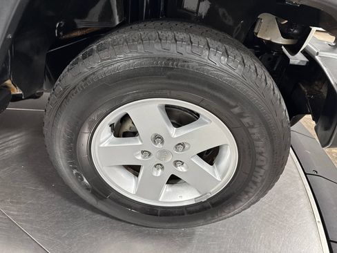 Used 2018 Jeep Wrangler Unlimited Sport S AWD/4WD image 9