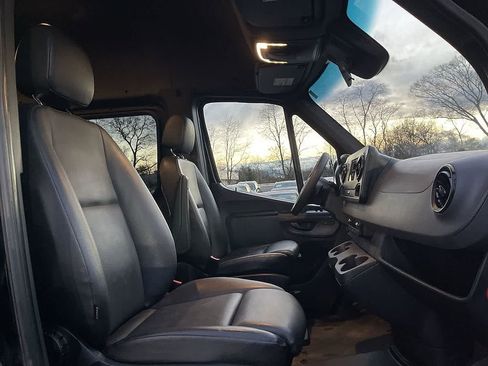 Used 2019 Mercedes-Benz Sprinter 2500 image 26