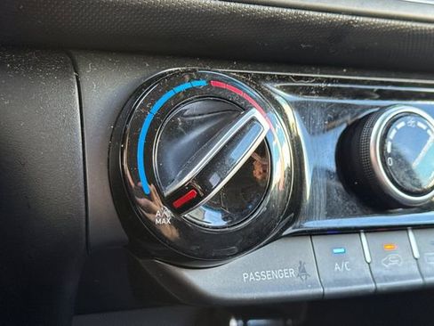 Used 2023 Hyundai Kona SEL image 29