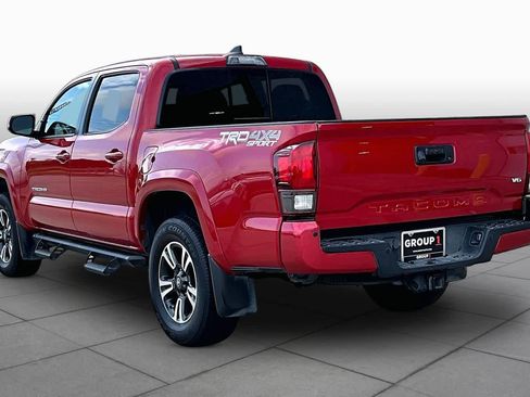 Used 2018 Toyota Tacoma TRD Sport AWD/4WD image 12