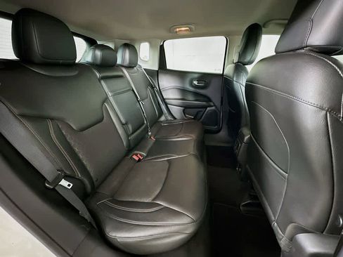 Used 2018 Jeep Compass Latitude FWD image 30