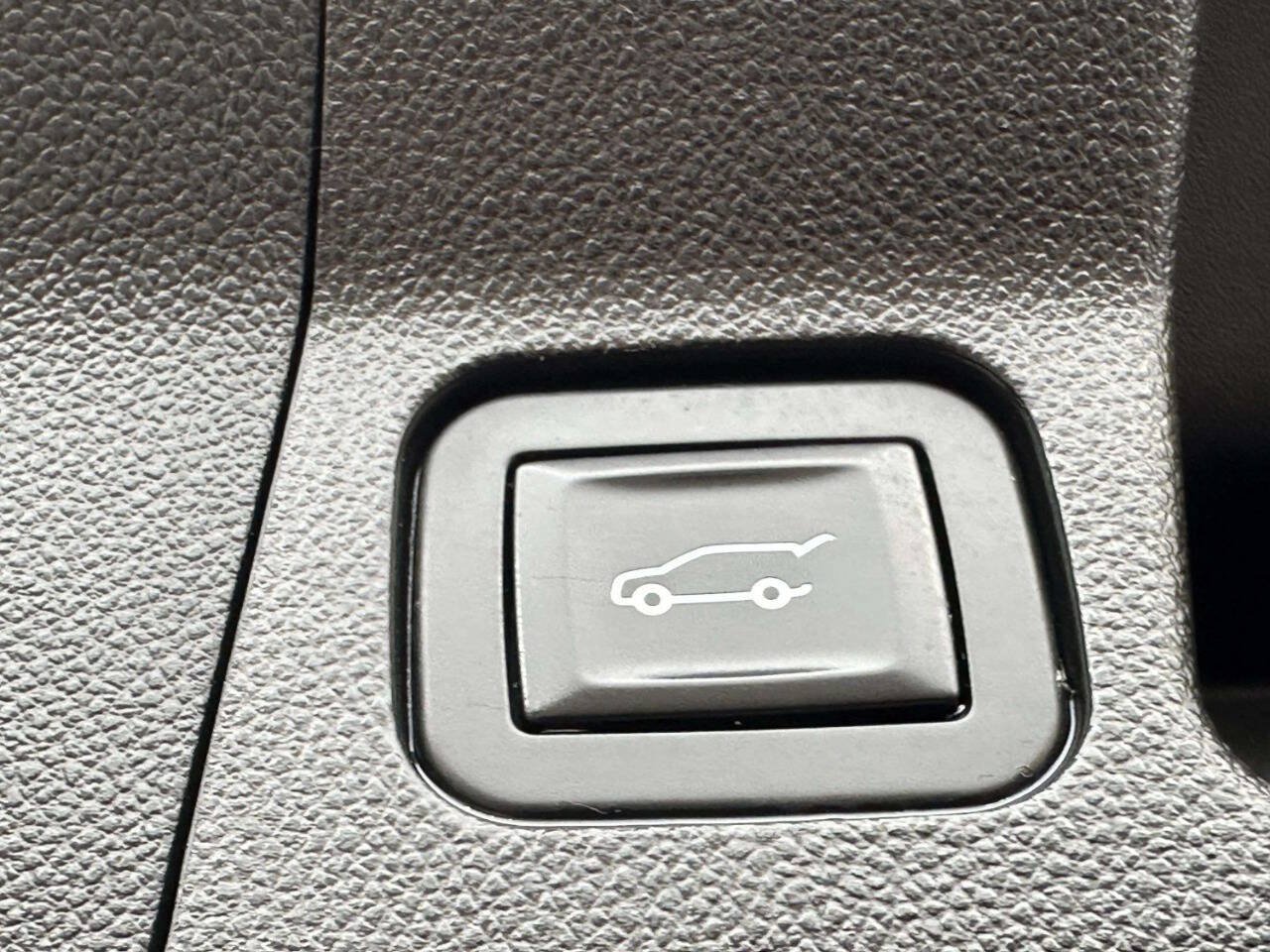 Used 2019 GMC Acadia Denali AWD/4WD image 18