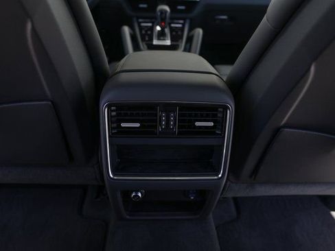 Used 2023 Porsche Cayenne S image 18