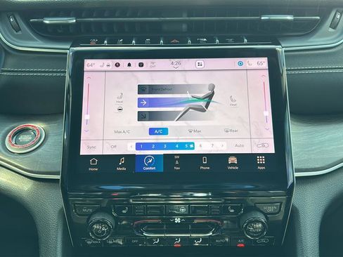 Used 2022 Jeep Grand Cherokee Limited image 19