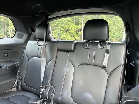 Used 2025 Honda Pilot Black Edition image 11