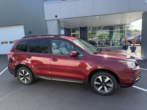 Used 2018 Subaru Forester 2.5i Premium w/ All-Weather Package image 5