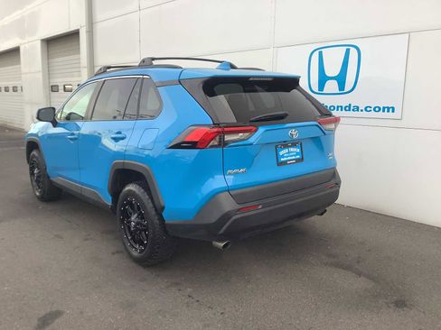 Used 2019 Toyota RAV4 XLE image 4