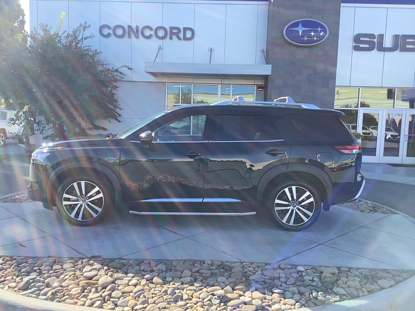 Used 2025 Nissan Pathfinder Platinum w/ Cargo Package AWD/4WD image 1