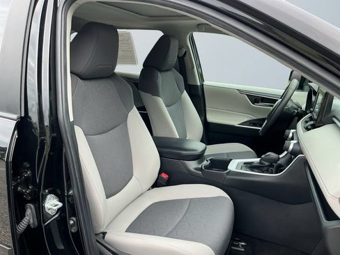 Used 2022 Toyota RAV4 XLE w/ Convenience Package AWD/4WD image 16