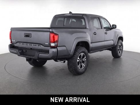 Used 2023 Toyota Tacoma SR AWD/4WD image 4