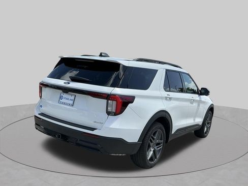 Used 2025 Ford Explorer ST-Line w/ ST-Line Street Pack AWD/4WD image 9