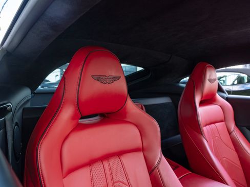 Used 2025 Aston Martin V8 Vantage Coupe RWD image 28