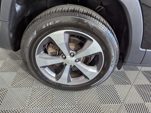 Used 2020 Jeep Cherokee Limited image 21