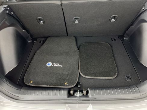 Used 2023 Hyundai Venue SE image 23