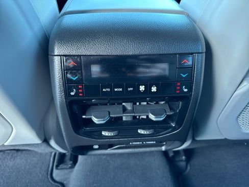 Used 2022 Jeep Grand Cherokee Overland w/ Advanced Protech Group III image 15