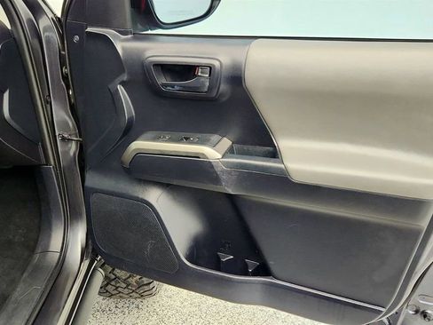 Used 2018 Toyota Tacoma SR5 image 25