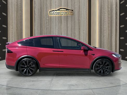 Used 2022 Tesla Model X Plaid image 11