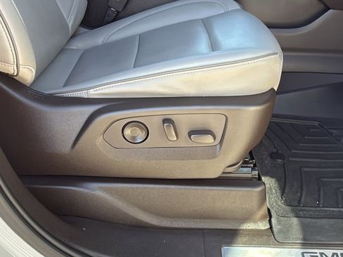 Used 2022 GMC Yukon XL SLT w/ SLT Luxury Package image 29