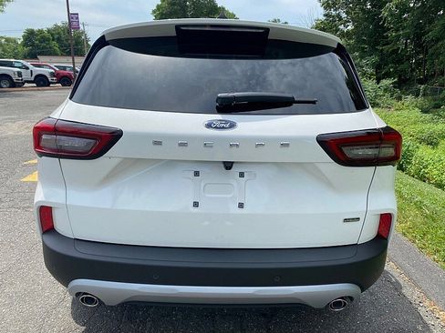 New 2025 Ford Escape SE FWD image 15