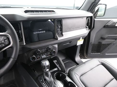 Certified 2025 Ford Bronco Badlands image 5