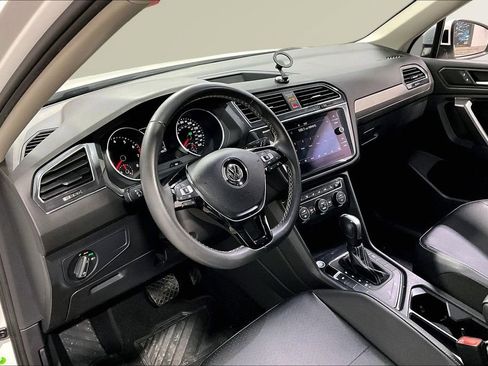 Used 2021 Volkswagen Tiguan SE image 17