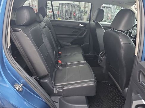 Used 2020 Volkswagen Tiguan SE w/ Panoramic Sunroof Package image 11