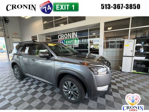 Used 2025 Nissan Pathfinder SV AWD/4WD image 1