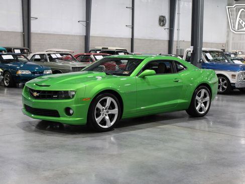 Used 2011 Chevrolet Camaro SS image 2