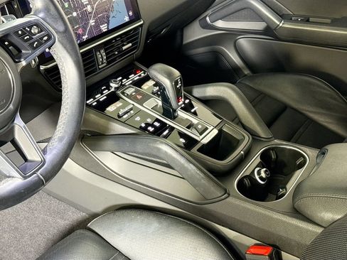 Certified 2023 Porsche Cayenne Platinum Edition AWD/4WD image 41
