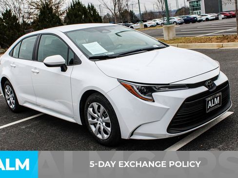 Used 2023 Toyota Corolla LE image 3