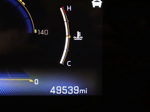 Used 2025 Chevrolet Trax LT FWD image 8