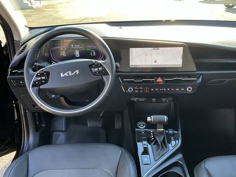 Used 2023 Kia Niro EX image 26