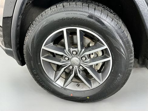 Used 2018 Jeep Grand Cherokee Limited AWD/4WD image 31